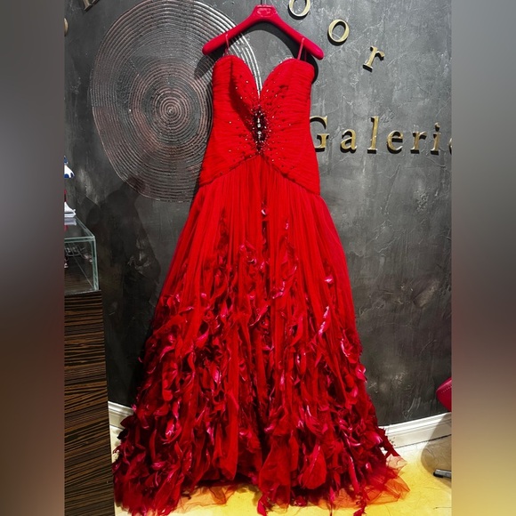 NWOT Jovani Vibrant Red feather strapless Prom/ quinceanera Dress Size 8 - Picture 2 of 6